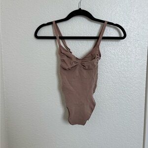 SKIMS Seamless Sculpt Thong Bodysuit, Tan Ochre, M NWOT